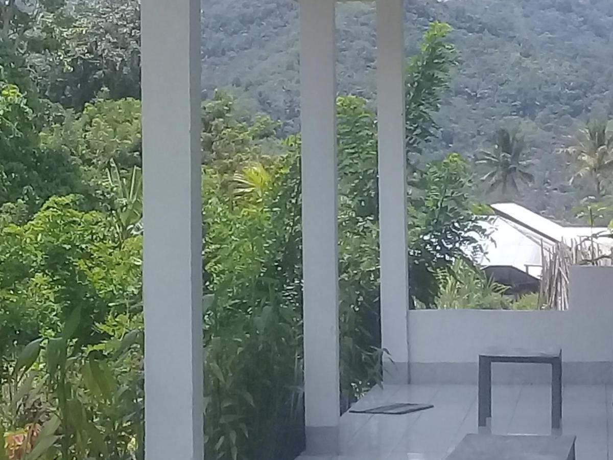 Hidayah Homestay Kelimutu Exterior photo