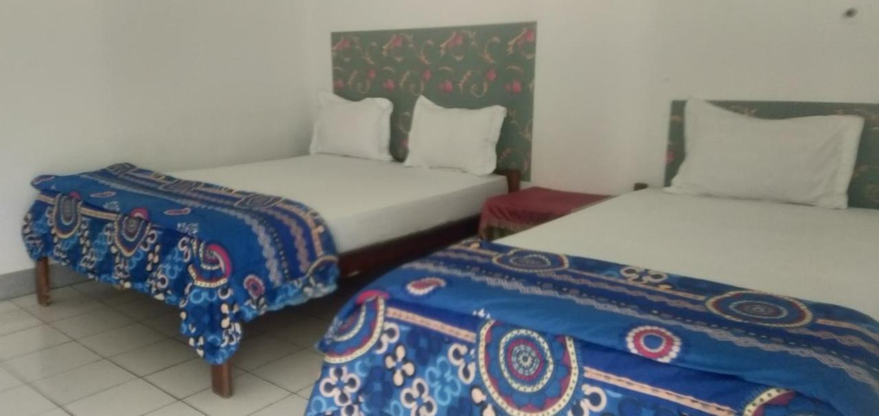 Hidayah Homestay Kelimutu Exterior photo