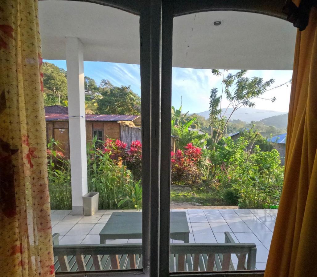 Hidayah Homestay Kelimutu Exterior photo