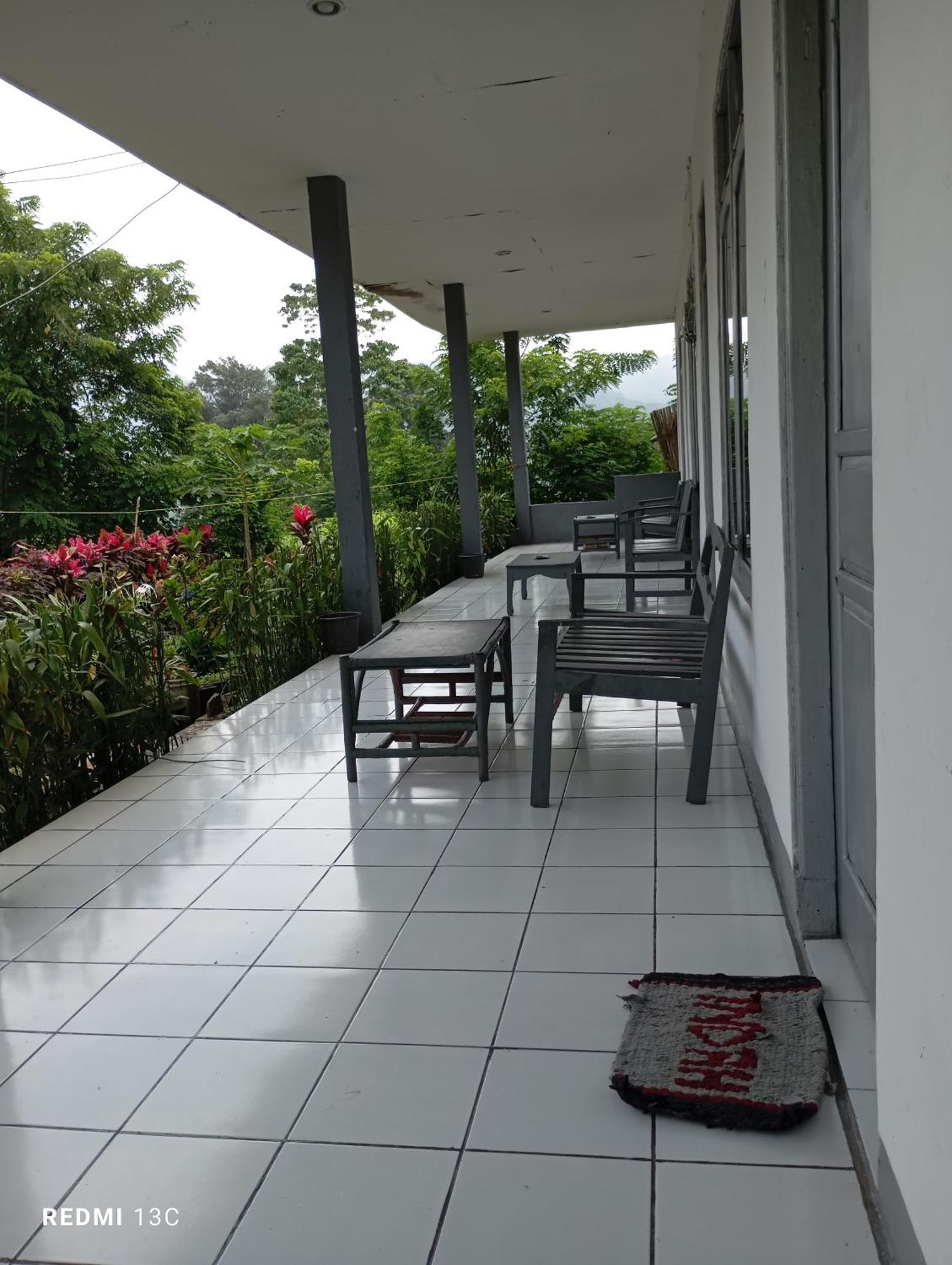 Hidayah Homestay Kelimutu Exterior photo